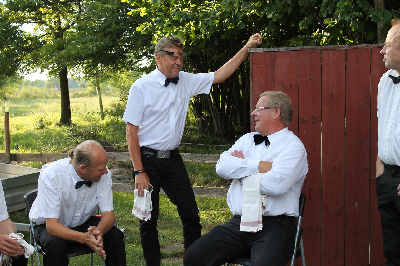 Medlemmar i bygdegårdsföreningen arrangerade ett stort bröllop i Grötlingbo bygdegård 9 augusti 2014.