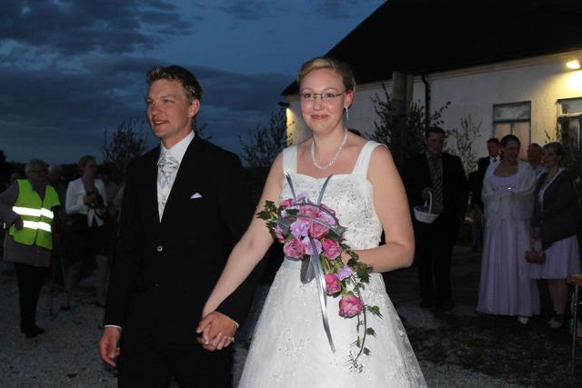 Denna gång var det Torgny Hellström och Tove Dahlby som gifte sig i Burs kyrka 23 maj 2015 och hade sin bröllopsfest i Rone bygdegård.